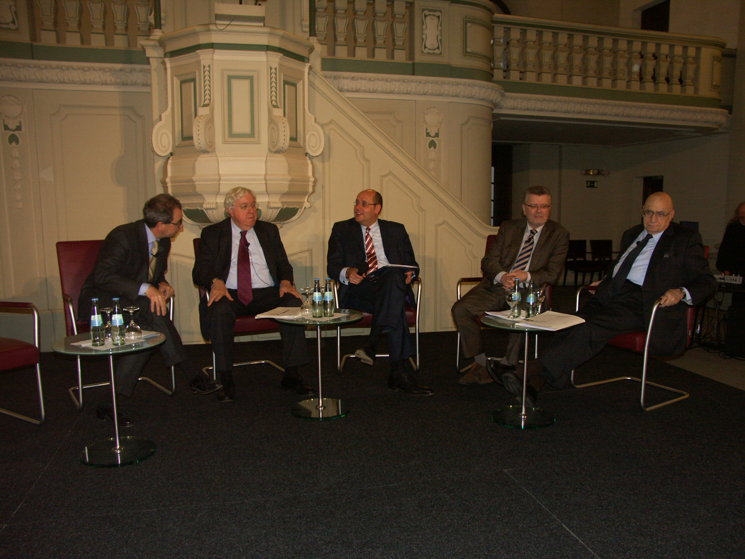 Bild von den Teilnehmern im Podium 